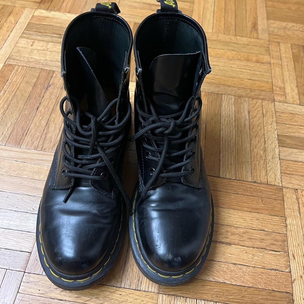 Black Dr Marten Smooth Leather 1460 Boots